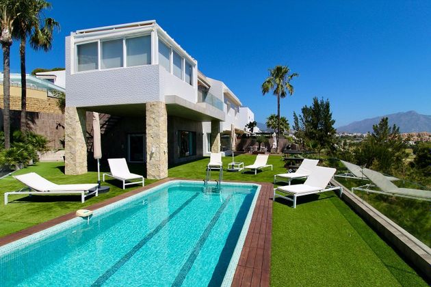 Foto 1 de Venta de chalet en Benahavís de 3 habitaciones con terraza y piscina