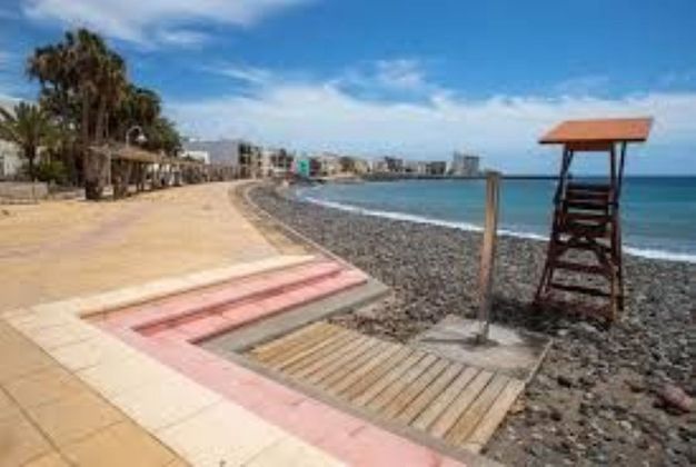 Foto 1 de Pis en venda a Playa de Arinaga de 2 habitacions amb balcó