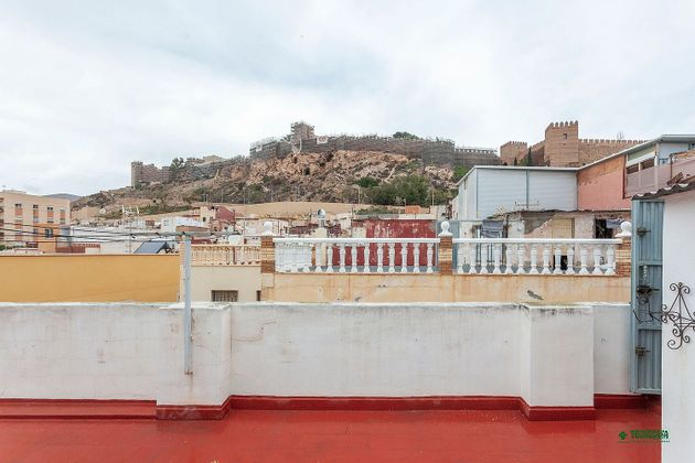 Foto 1 de Casa en venda a calle Clarín de 3 habitacions amb terrassa i aire acondicionat