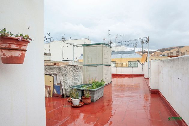 Foto 2 de Casa en venda a calle Clarín de 3 habitacions amb terrassa i aire acondicionat