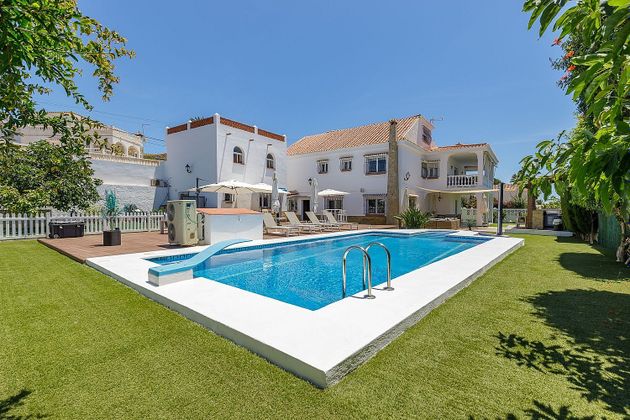 Foto 1 de Xalet en venda a Caleta de Vélez de 7 habitacions amb terrassa i piscina