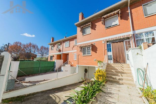 Foto 2 de Casa en venda a calle De Copérnico de 5 habitacions amb terrassa i garatge