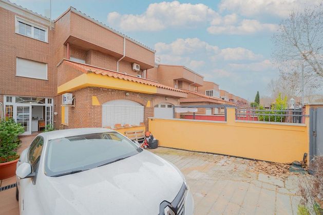 Foto 1 de Casa en venda a calle De la Estrella de 5 habitacions amb terrassa i garatge