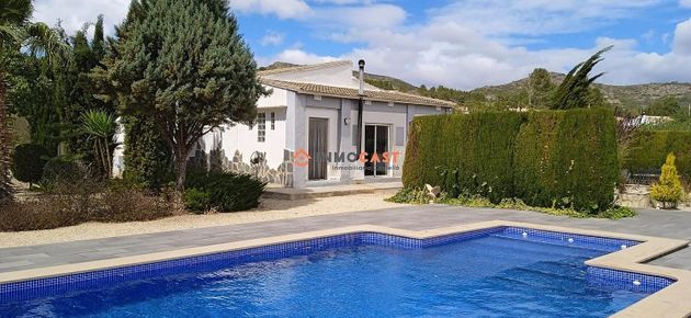 Foto 1 de Venta de chalet en Olleria (l´) de 3 habitaciones con terraza y piscina