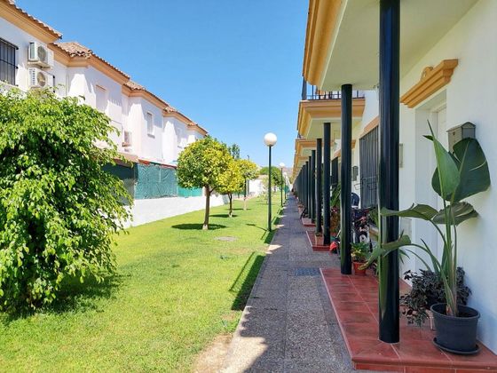 Foto 2 de Casa en venta en calle Lucia Borrero de 3 habitaciones con terraza y piscina