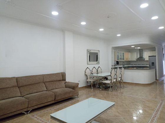 Foto 1 de Casa en venda a El Cabanyal- El Canyamelar de 3 habitacions amb terrassa i aire acondicionat
