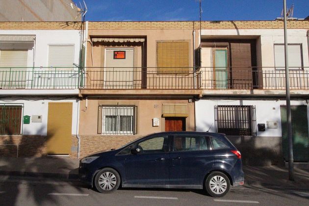 Foto 1 de Casa en venda a avenida Elda de 4 habitacions amb piscina i garatge