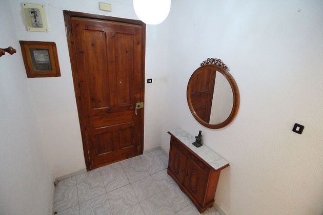 Foto 2 de Casa en venda a avenida Elda de 4 habitacions amb piscina i garatge