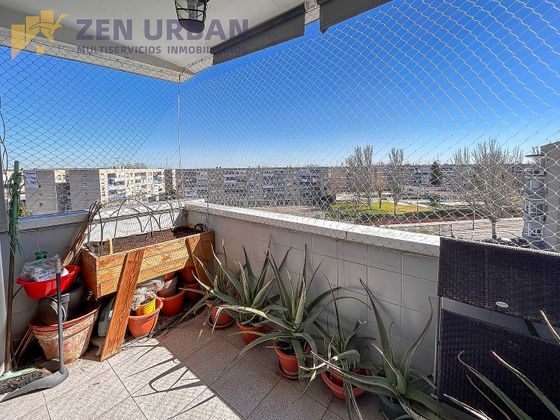 Foto 2 de Piso en venta en Villayuventus-Renfe de 3 habitaciones con terraza y piscina