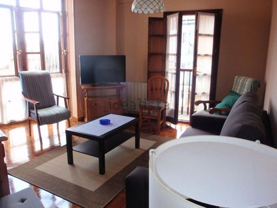 Foto 1 de Pis en lloguer a Casco Histórico de 2 habitacions amb mobles i balcó
