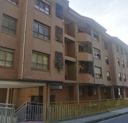 Foto 2 de Piso en venta en calle Las Llanas de 3 habitaciones con terraza y garaje