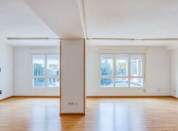 Foto 2 de Oficina en alquiler en Laviada de 70 m²