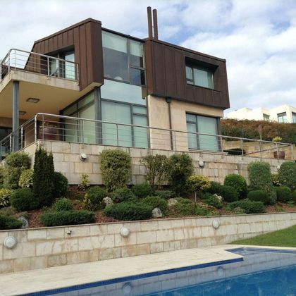 Foto 1 de Xalet en venda a Luanco - Aramar - Antromero de 5 habitacions amb terrassa i piscina
