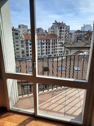 Foto 2 de Venta de piso en Centro - Gijón de 3 habitaciones con terraza y balcón