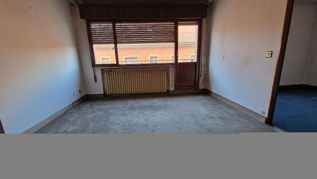 Foto 2 de Piso en venta en calle Aureliano San Román de 2 habitaciones con terraza y calefacción