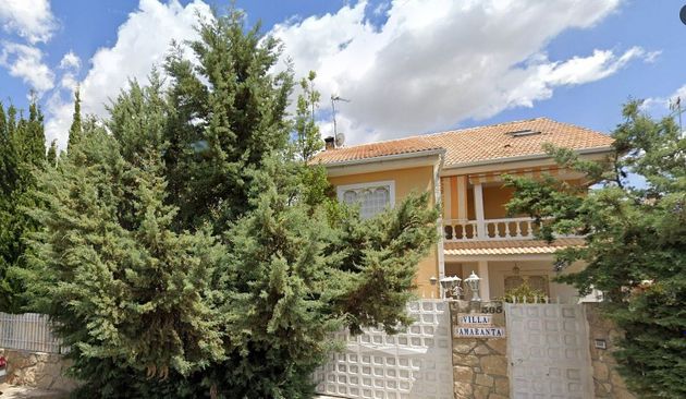 Foto 1 de Xalet en venda a calle Córdoba de 3 habitacions amb terrassa i piscina