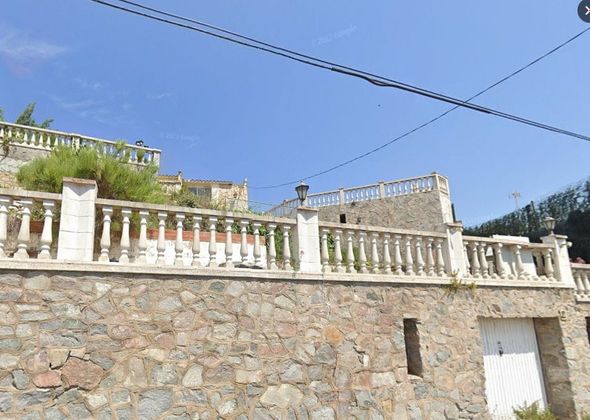 Foto 1 de Chalet en venta en calle Puig Vicenç de 3 habitaciones con piscina y jardín