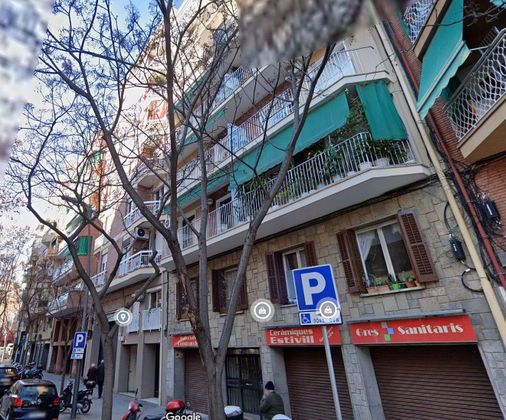 Foto 1 de Venta de piso en calle De Josep Estivill de 4 habitaciones y 83 m²