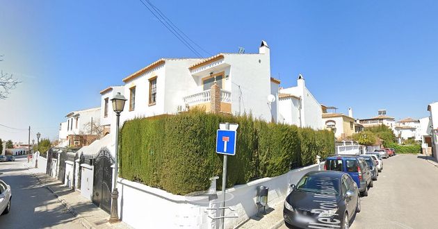 Foto 1 de Casa adossada en venda a urbanización Los Monteros de 3 habitacions amb piscina