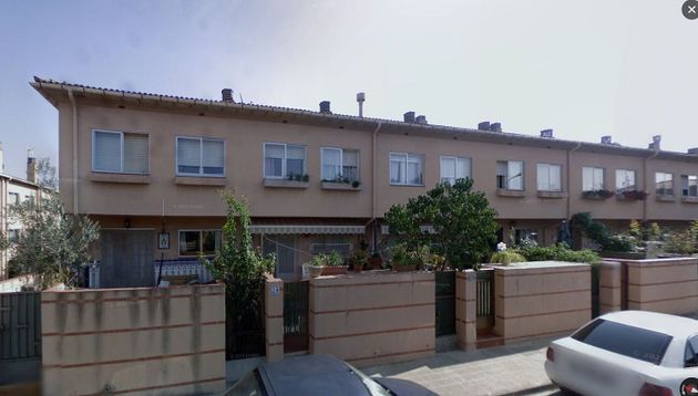 Foto 2 de Casa adosada en venta en calle De Madiroles de 4 habitaciones con garaje y jardín