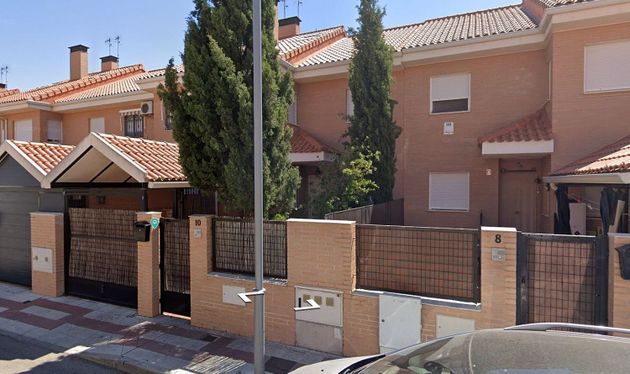 Foto 1 de Casa en venda a calle Luis Buñuel de 3 habitacions i 189 m²