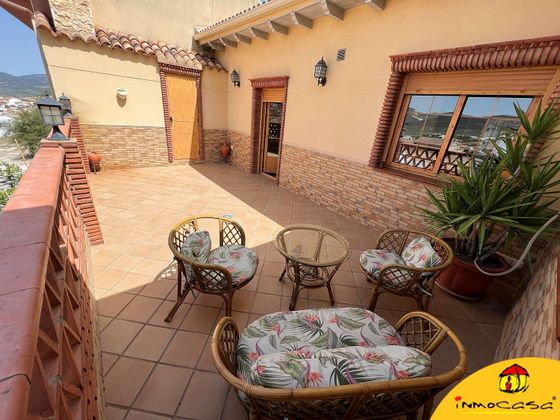 Foto 2 de Chalet en venta en Castillo de Locubín de 5 habitaciones con terraza y piscina