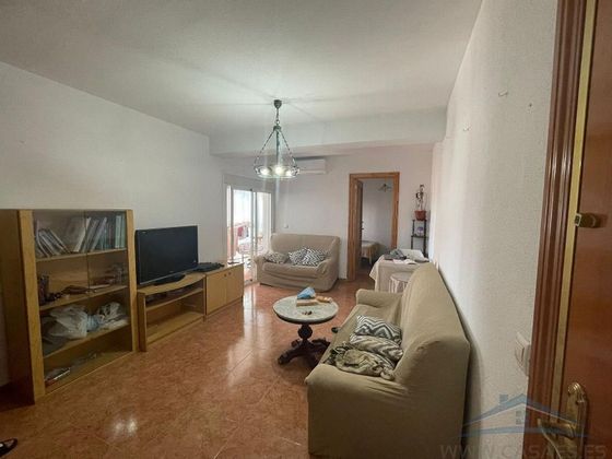 Foto 1 de Pis en lloguer a Ciudad Jardín - Tagarete - El Zapillo de 3 habitacions amb mobles i aire acondicionat