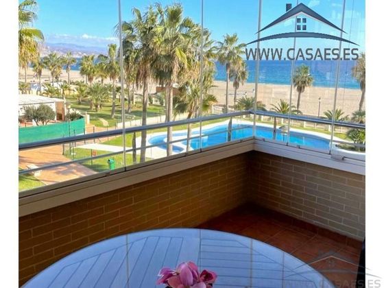 Foto 1 de Piso en alquiler en El Puerto - Romanilla de 2 habitaciones con terraza y piscina