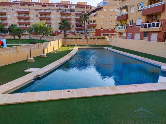 Foto 2 de Piso en alquiler en El Parador de las Hortichuelas de 2 habitaciones con terraza y piscina