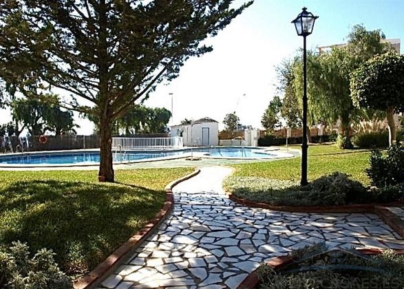 Foto 1 de Alquiler de piso en Aguadulce Sur de 3 habitaciones con terraza y piscina