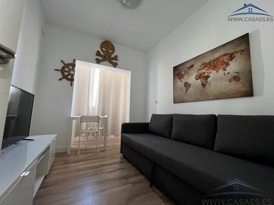 Foto 1 de Alquiler de piso en Aguadulce Sur de 1 habitación con muebles y aire acondicionado