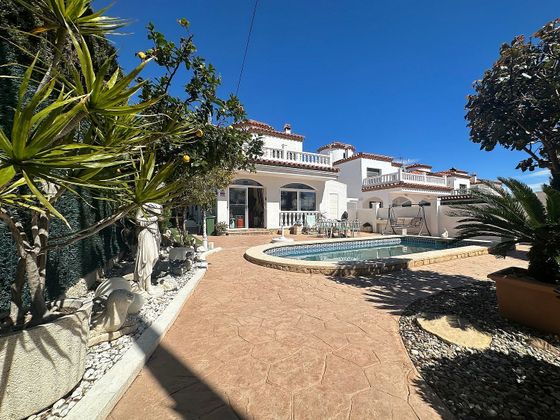 Foto 2 de Chalet en venta en Miami Platja - Miami Playa de 4 habitaciones con terraza y piscina