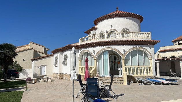 Foto 2 de Xalet en venda a calle Illes Canaries de 3 habitacions amb terrassa i piscina