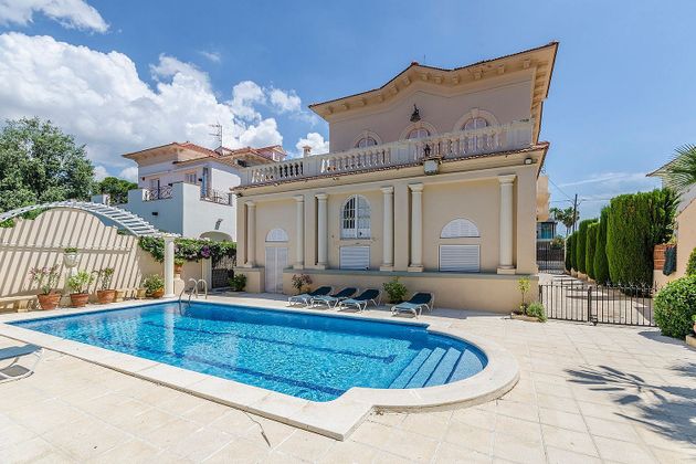 Foto 1 de Xalet en venda a Can Girona - Terramar - Can Pei - Vinyet de 7 habitacions amb terrassa i piscina