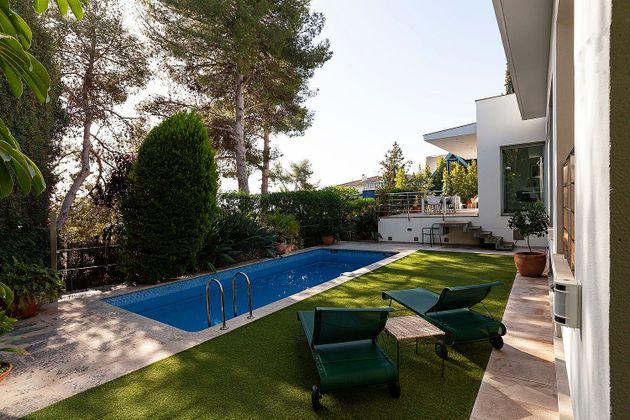 Foto 1 de Chalet en venta en Vallpineda - Santa Bàrbara de 5 habitaciones con terraza y piscina