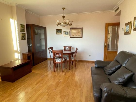 Foto 2 de Alquiler de piso en El Mercat de 3 habitaciones con muebles y aire acondicionado