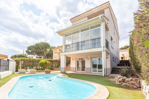 Foto 2 de Venta de chalet en Monserrat de 5 habitaciones con terraza y piscina