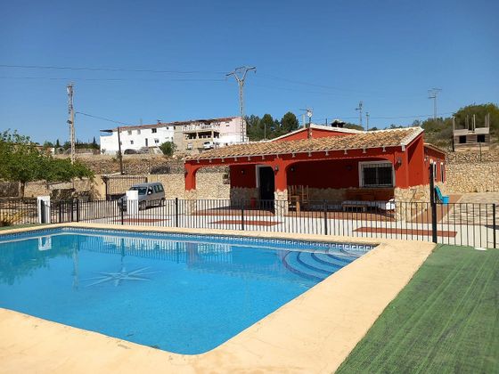 Foto 1 de Casa en venda a Llutxent de 3 habitacions amb terrassa i piscina