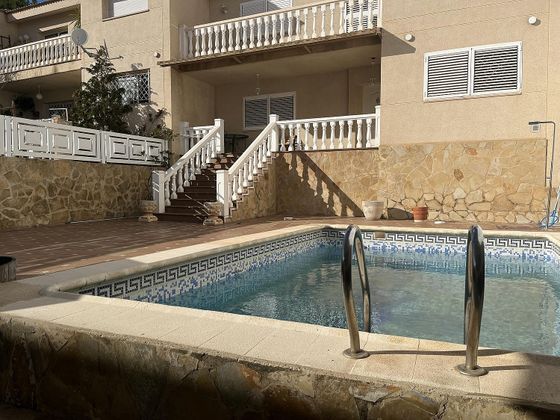 Foto 1 de Casa adossada en venda a calle Font de L'or de 4 habitacions amb terrassa i piscina