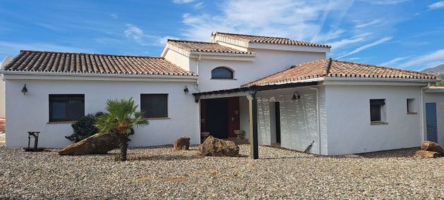 Foto 1 de Casa en venta en Casarabonela de 7 habitaciones con terraza y piscina