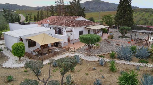 Foto 1 de Venta de casa rural en Álora de 4 habitaciones con terraza y piscina