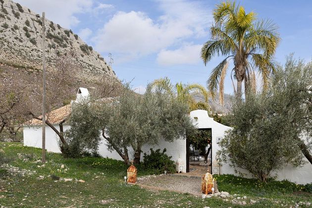 Foto 2 de Casa rural en venda a calle El Chorro de 5 habitacions amb terrassa i piscina