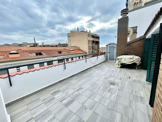 Foto 1 de Dúplex en venda a Centre - Passeig i Rodalies de 4 habitacions amb terrassa i balcó
