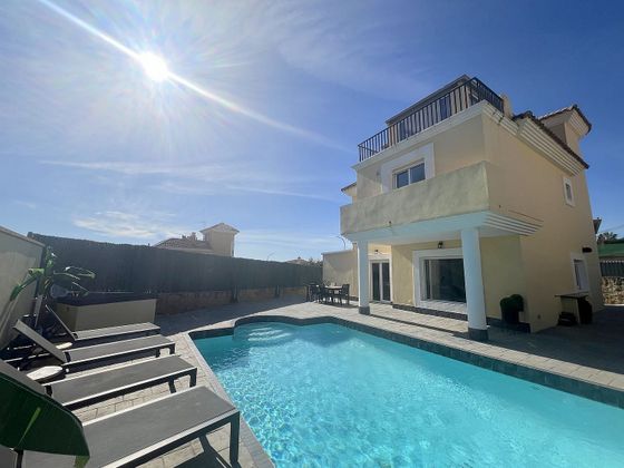 Foto 1 de Chalet en venta en calle Azorin de 3 habitaciones con terraza y piscina