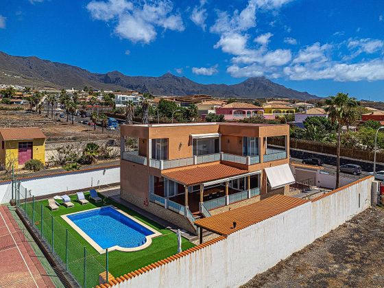 Foto 1 de Xalet en venda a avenida Adeje de 4 habitacions amb terrassa i piscina