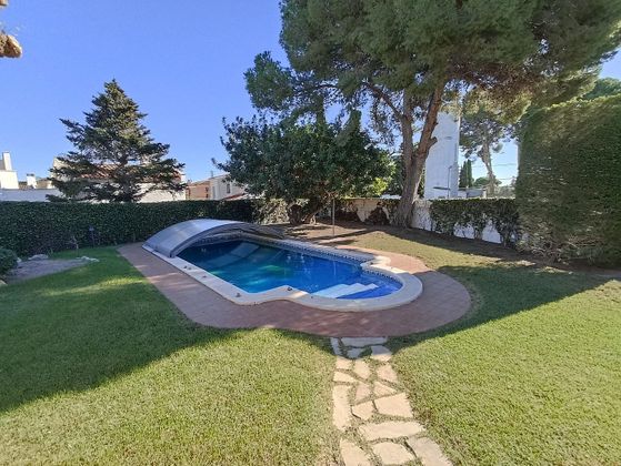 Foto 2 de Venta de chalet en Vilafortuny - Cap de Sant Pere de 6 habitaciones con terraza y piscina