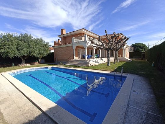 Foto 1 de Venta de chalet en Vilafortuny - Cap de Sant Pere de 5 habitaciones con terraza y piscina