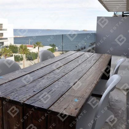 Foto 1 de Alquiler de ático en Ses Figueretes - Platja d'en Bossa - Cas Serres de 3 habitaciones con piscina y balcón