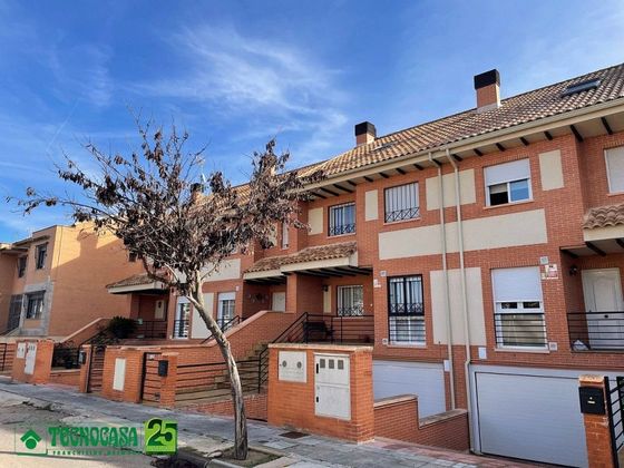 Foto 1 de Casa en venda a Centro - El Pilar de 4 habitacions amb terrassa i piscina