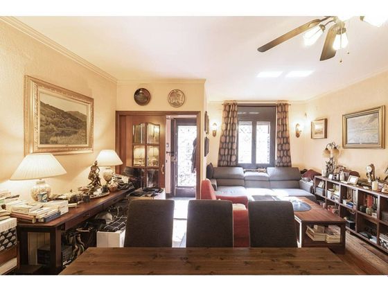 Foto 2 de Casa adossada en venda a Centre - Badalona de 3 habitacions amb terrassa i aire acondicionat
